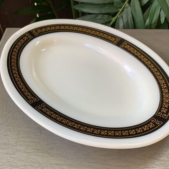 2 Pyrex Serving Plates Gold & Black Fleur De Lis Pattern Trim on White Ceramic - Picture 5 of 7